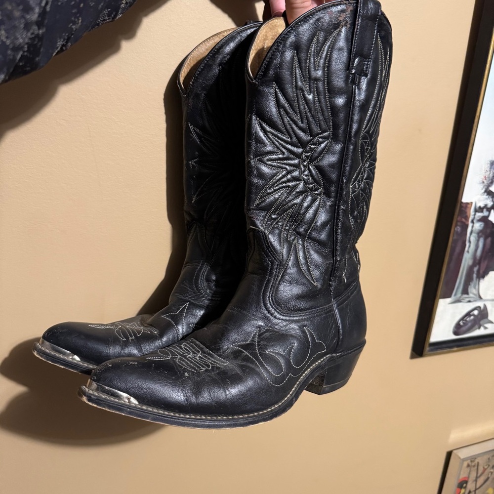 Vintage Cowboy Boots Size 8 Black Embroidered Design with Chrome Toe